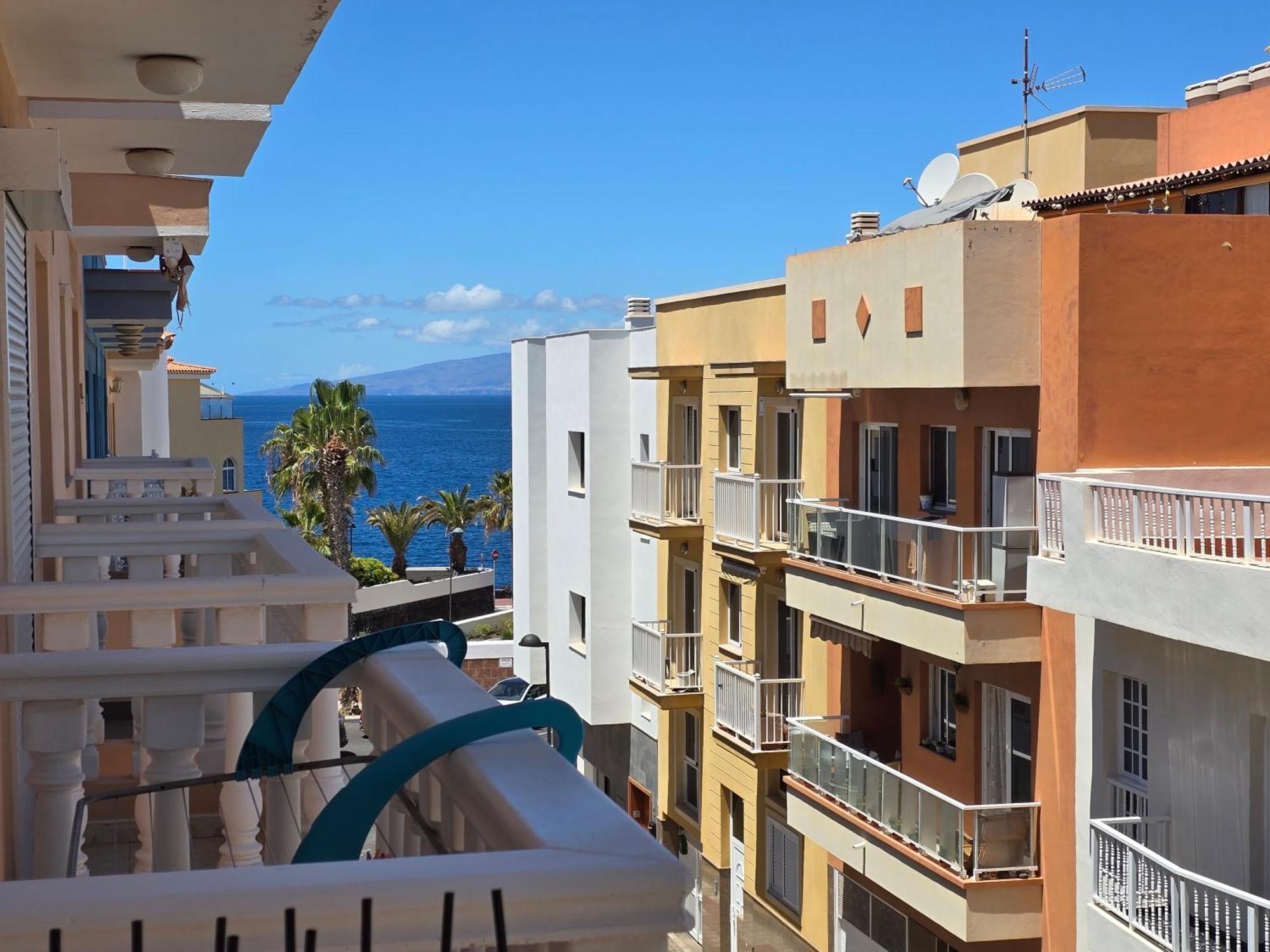 Beautiful Renovated Apartment With Air Conditioning Just Steps From The Sea In Playa San Juan Luaran gambar